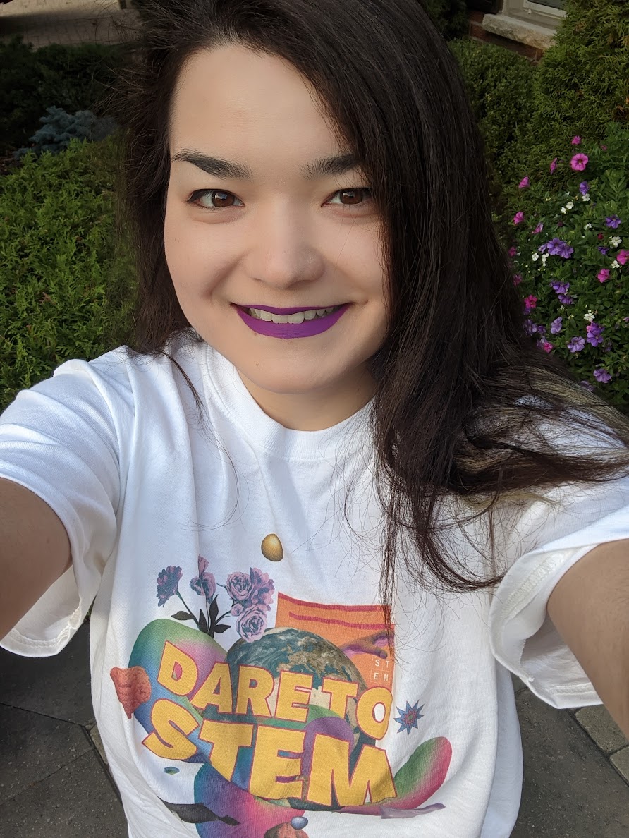 Kristen smiling while wearing a STEM shirt in her profile picture